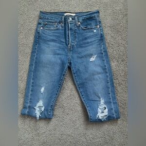 Levi Wedgie Skinny Jean